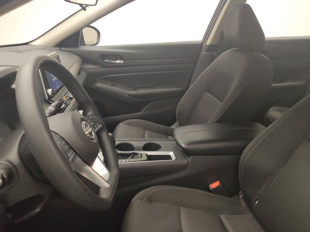 Used 2025 Nissan Altima 2.5 SV FWD image 17