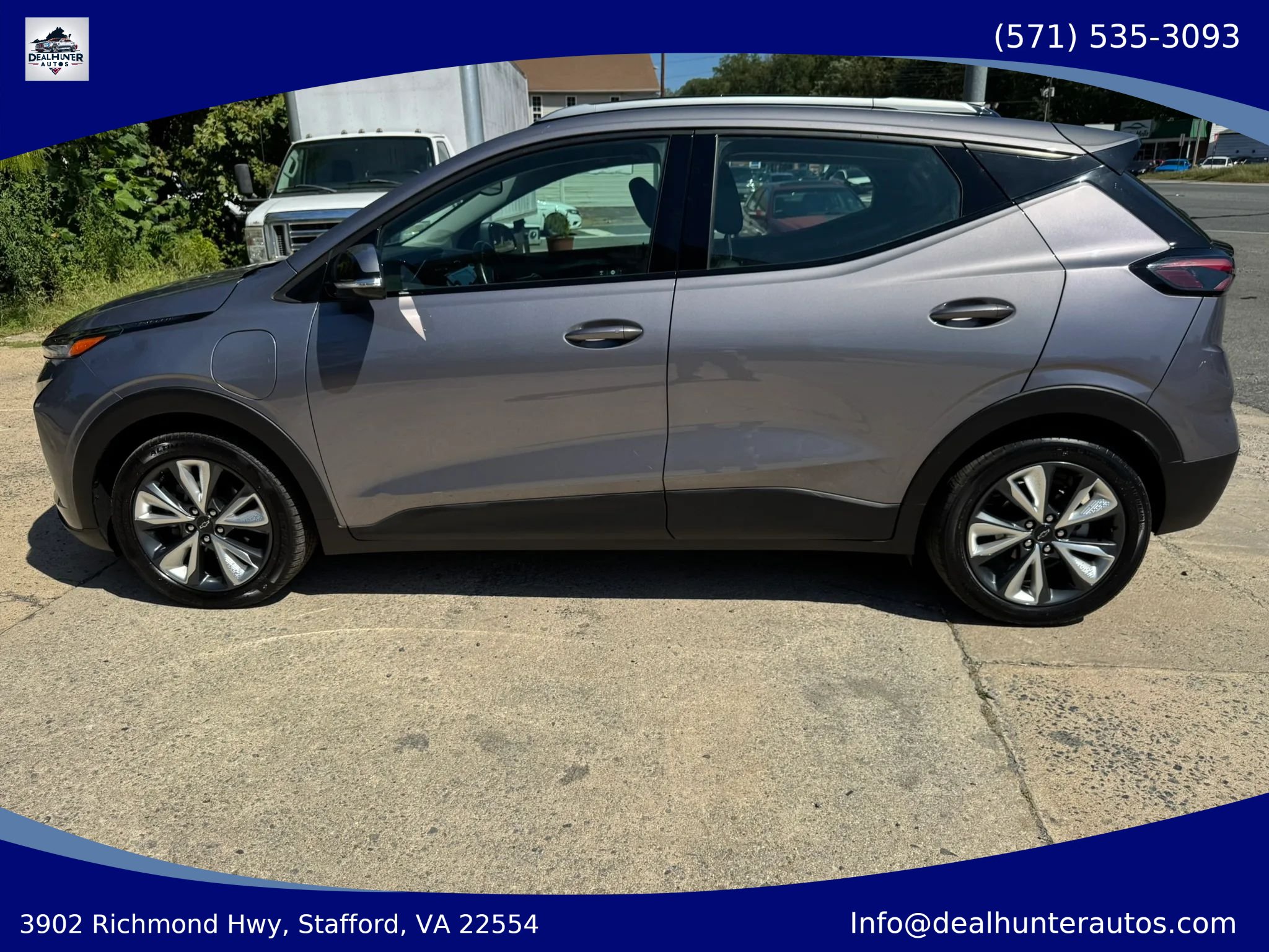 Used 2023 Chevrolet Bolt EUV LT w/ Convenience Package FWD image 9