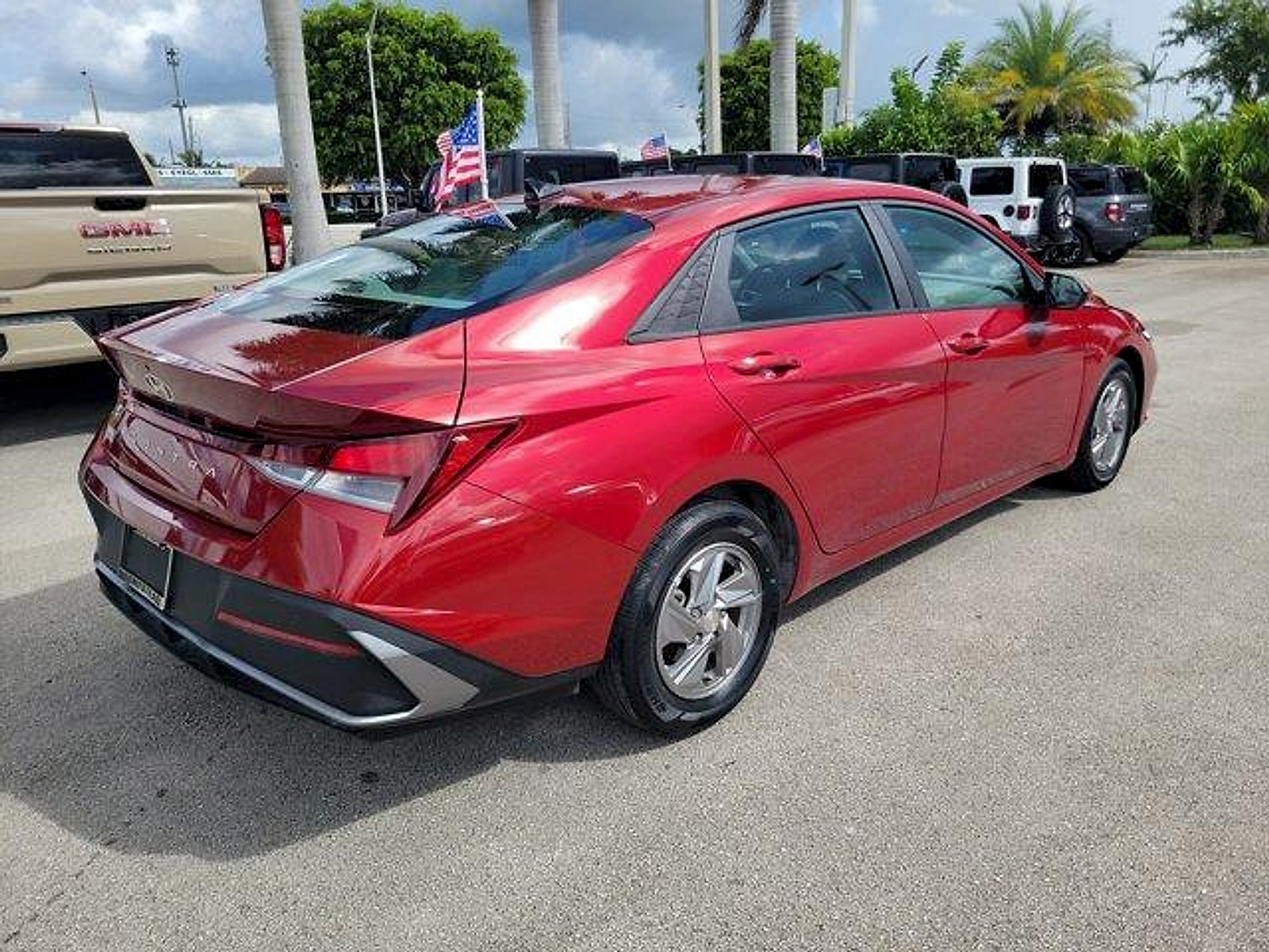Certified 2025 Hyundai Elantra SE w/ Cargo Package FWD image 5