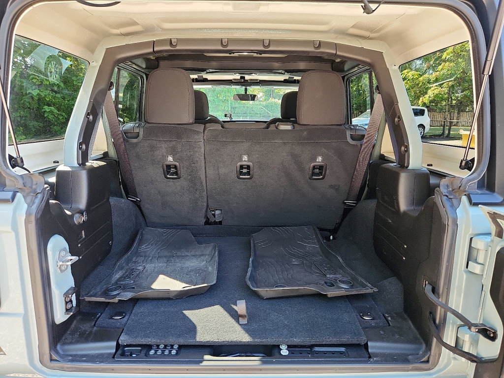 Used 2023 Jeep Wrangler Sport S image 18