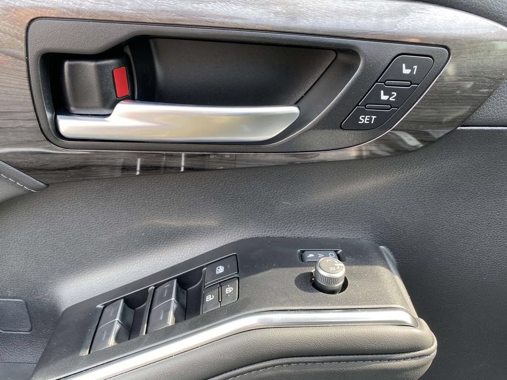 New 2026 Toyota Highlander Limited AWD/4WD image 17