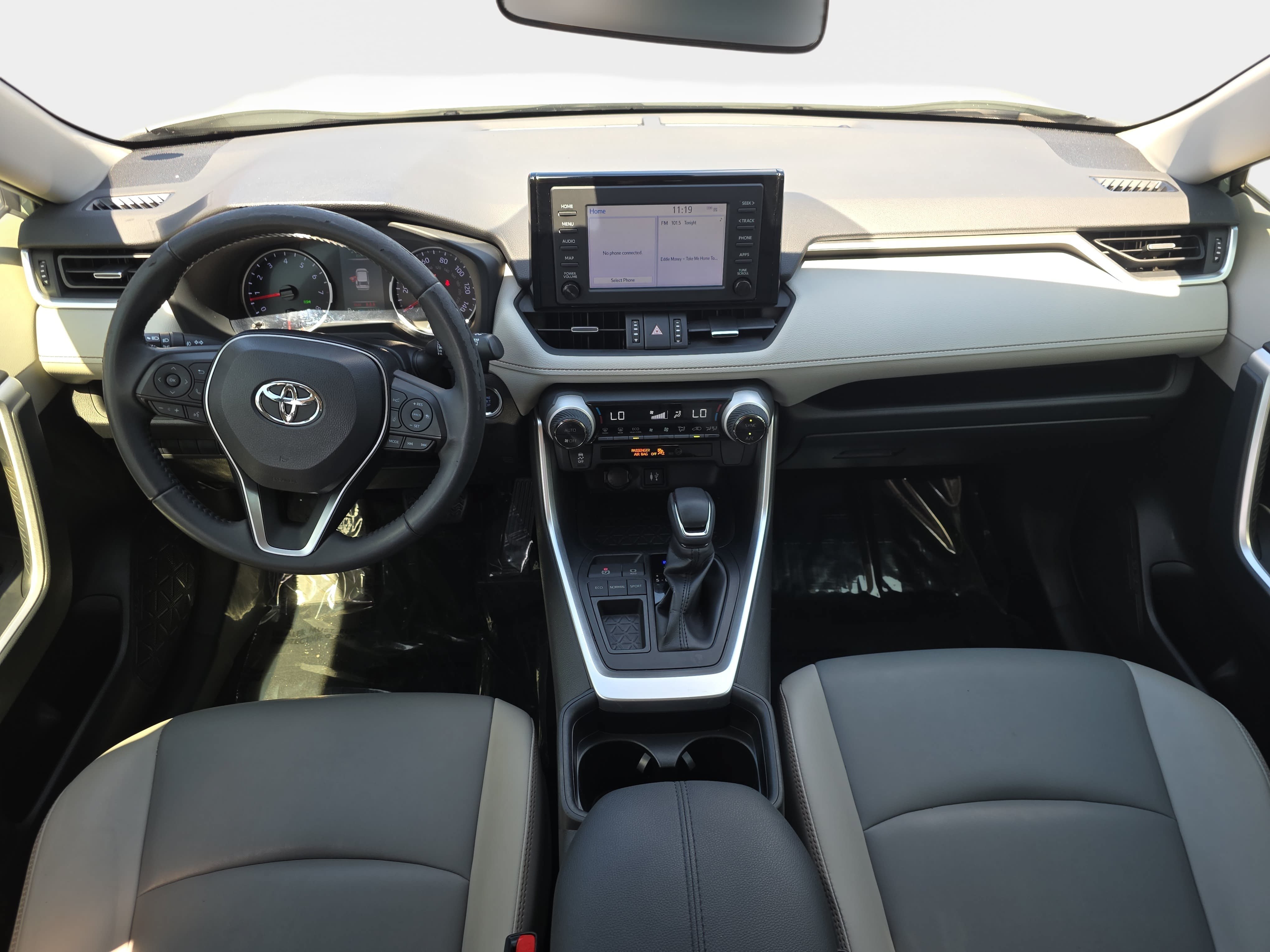 Used 2019 Toyota RAV4 XLE Premium FWD image 9