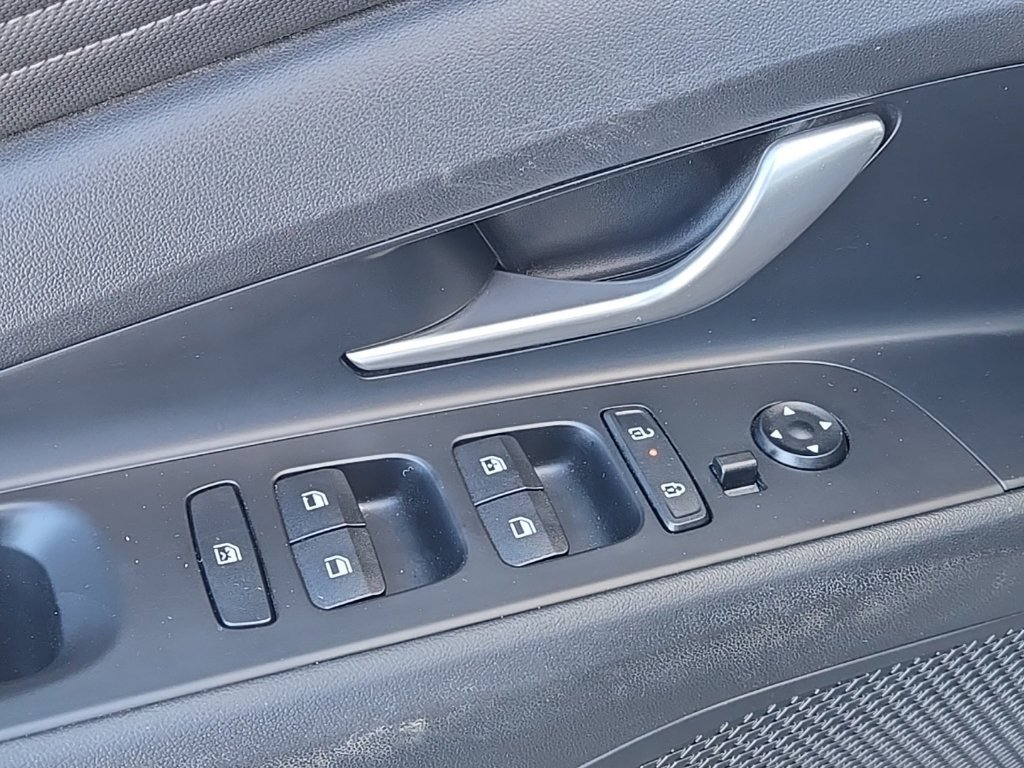 Used 2024 Hyundai Elantra Limited FWD image 12