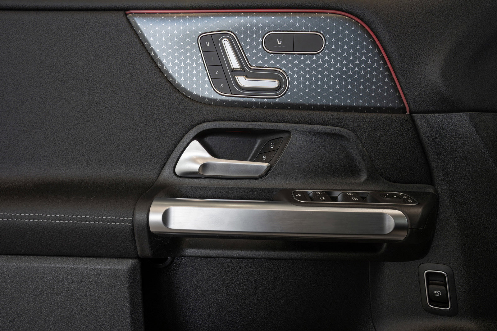 Used 2024 Mercedes-Benz GLB 250 w/ Exclusive Package image 34