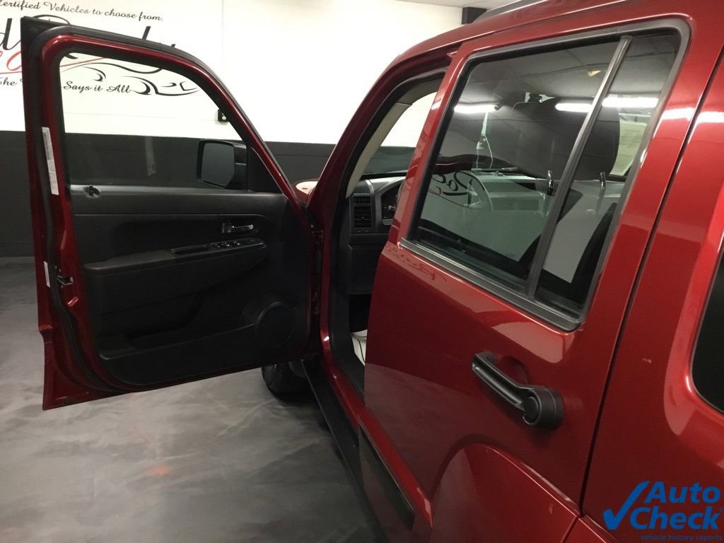 Used 2011 Jeep Liberty Sport image 18