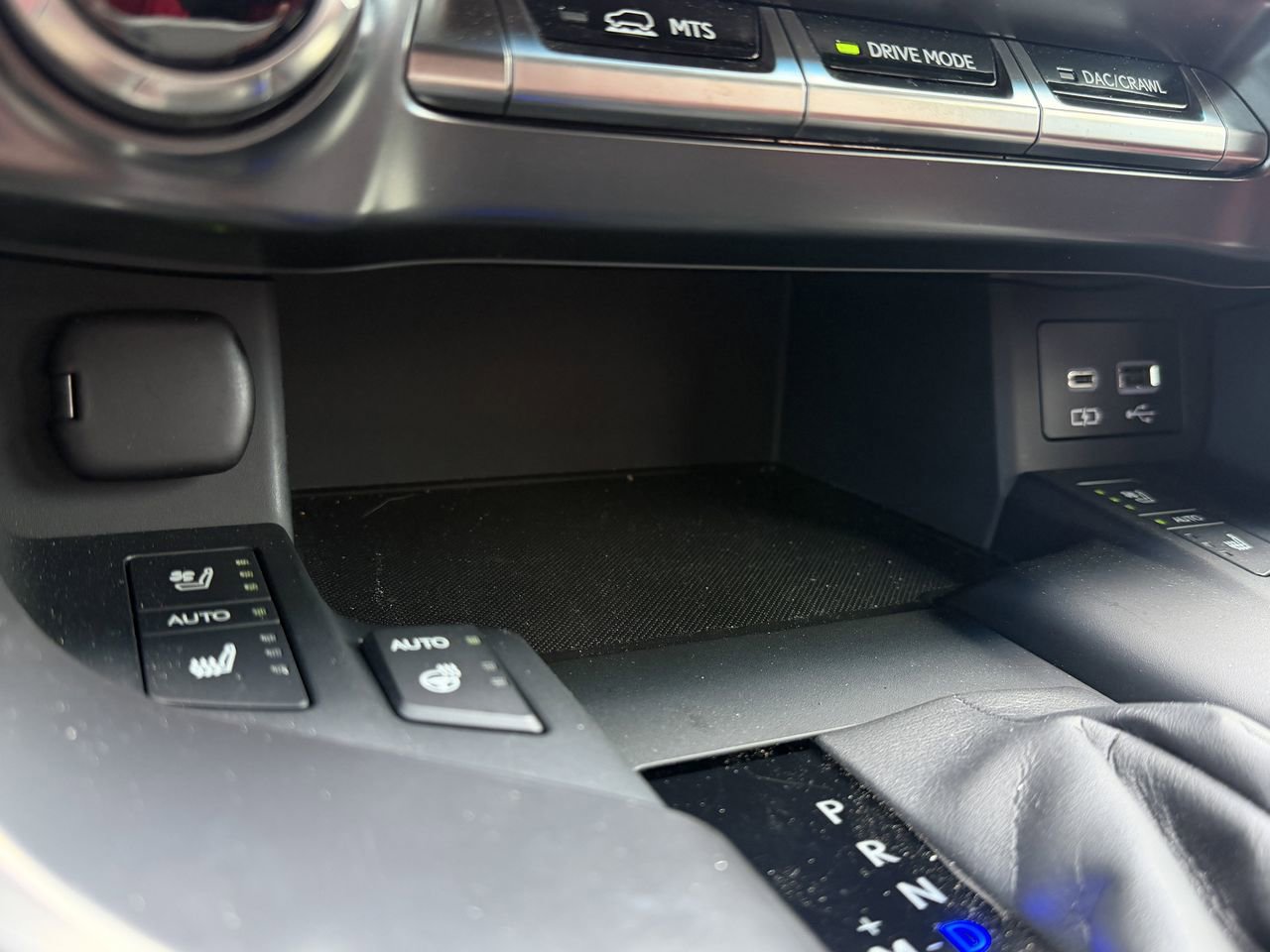 Used 2023 Lexus LX 600 F Sport w/ Accessory Package (Z1) AWD/4WD image 21