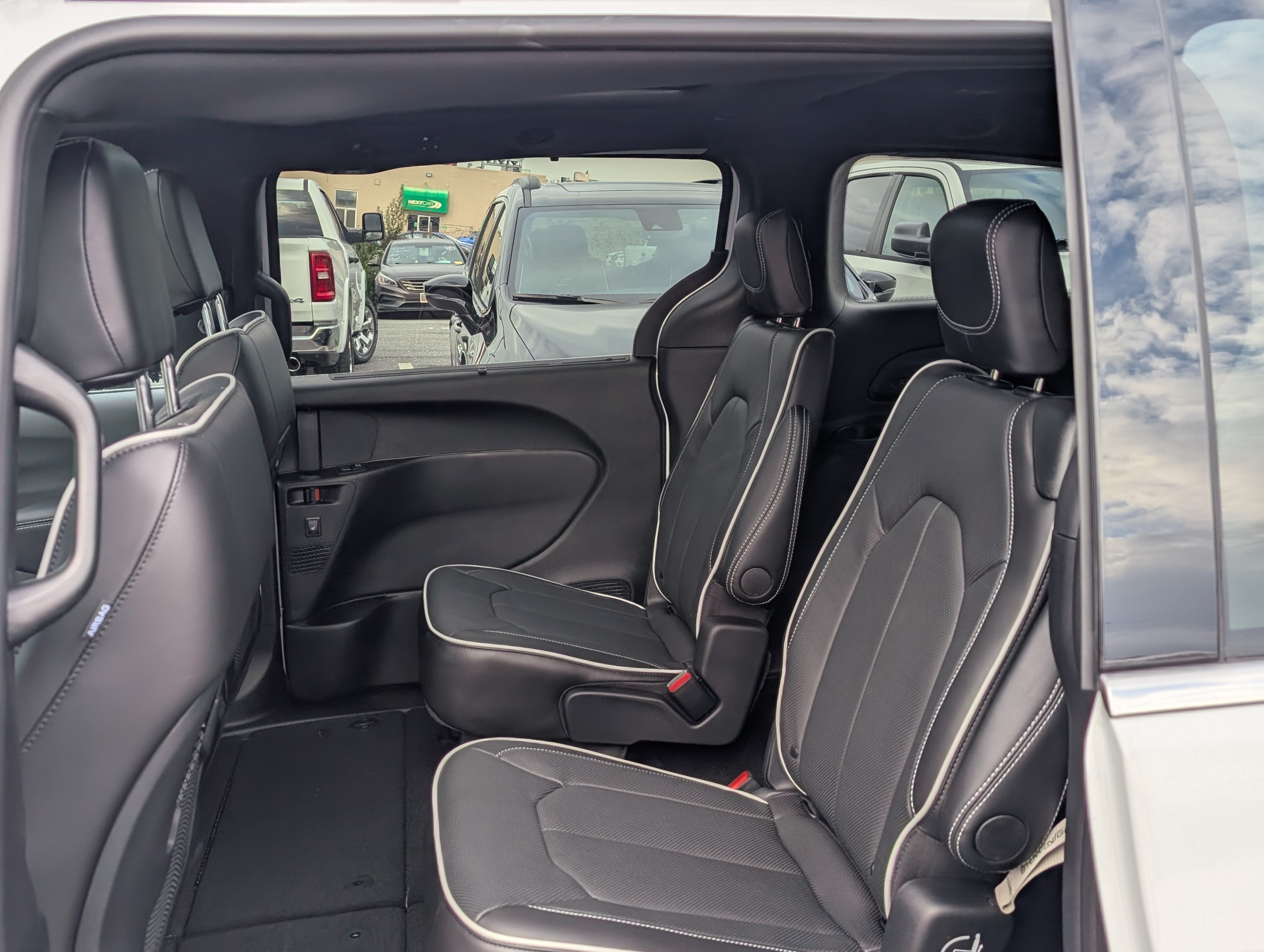 New 2026 Chrysler Pacifica Limited AWD/4WD image 15