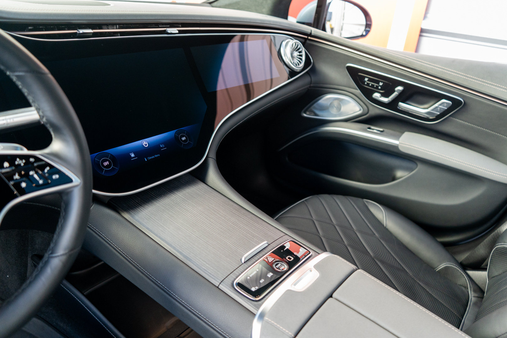 Used 2023 Mercedes-Benz EQS 580 4MATIC Sedan w/ Exclusive Trim Package image 16