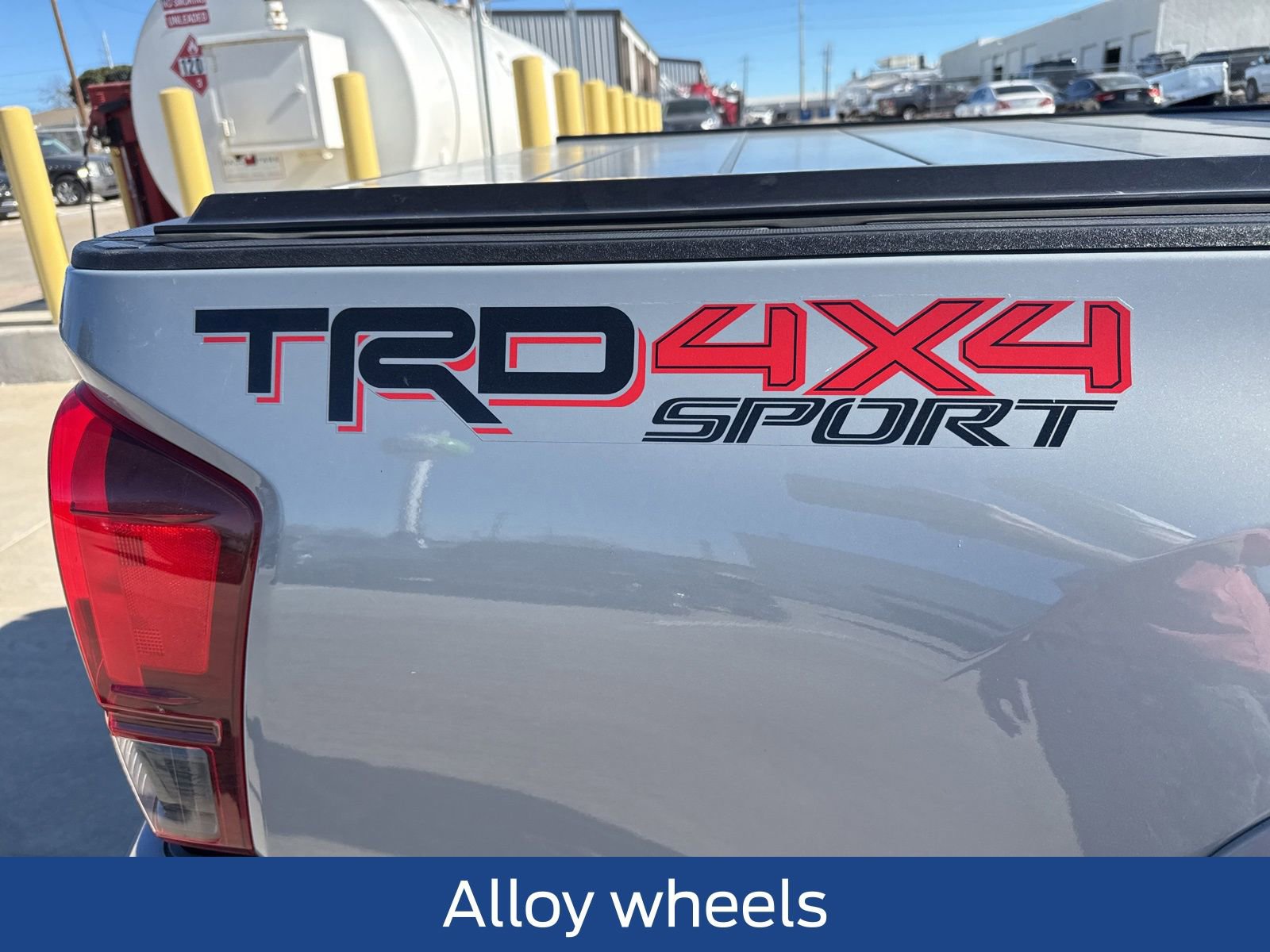 Used 2019 Toyota Tacoma TRD Sport image 10