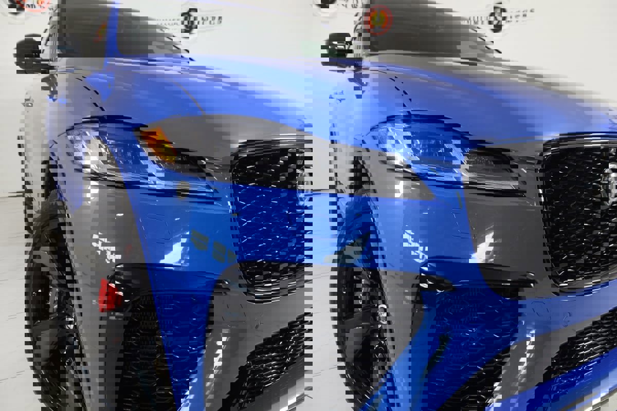 Used 2024 Jaguar F-PACE SVR image 30