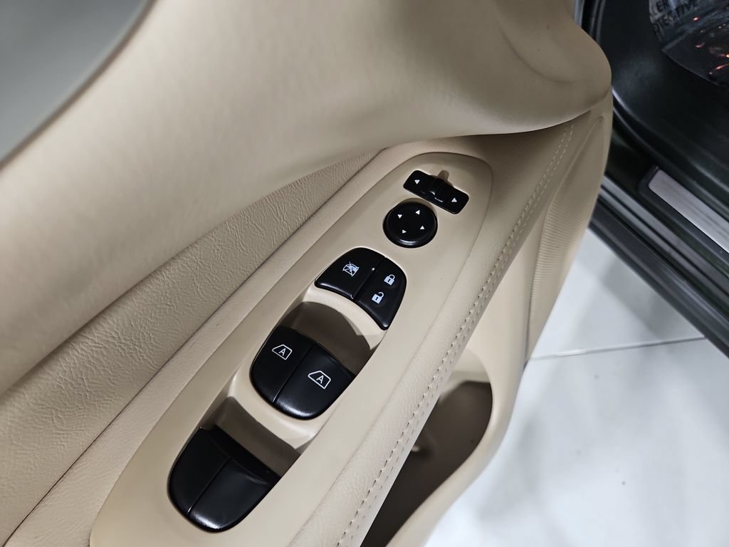 Used 2018 Nissan Pathfinder SL AWD/4WD image 12