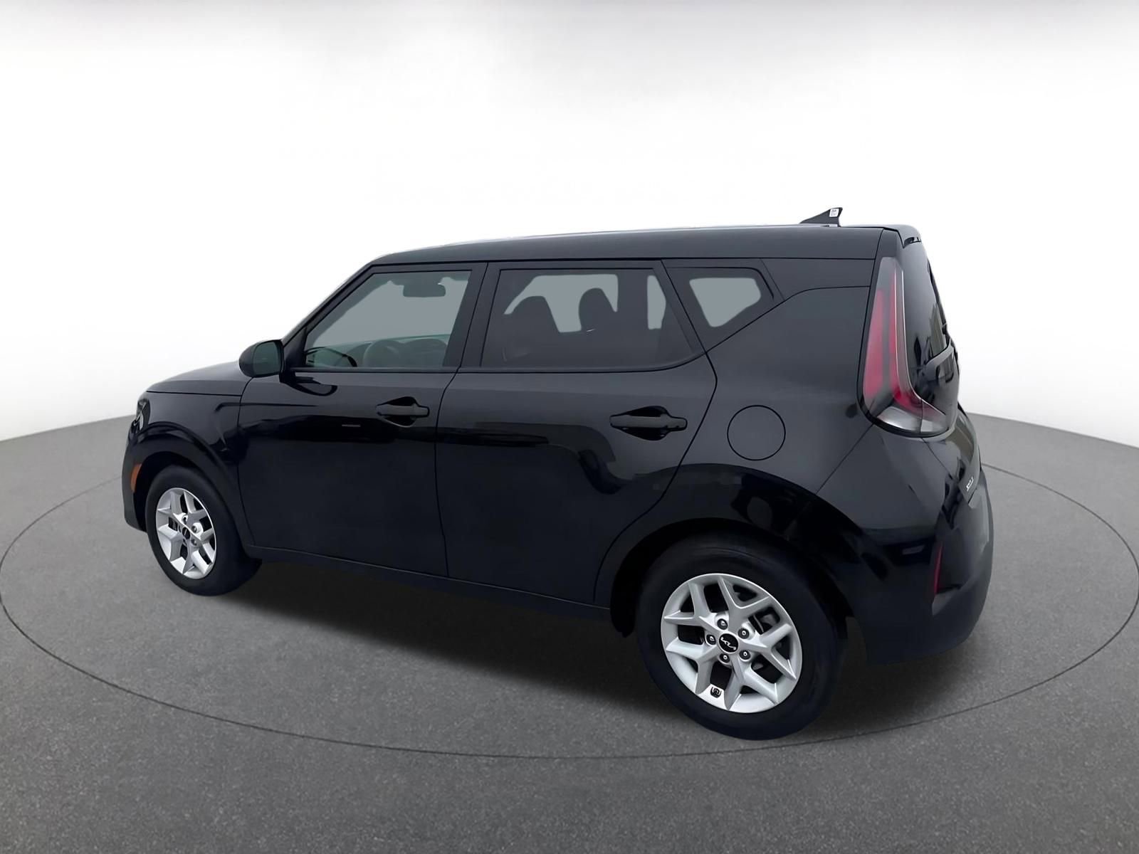 Used 2025 Kia Soul LX w/ LX Technology Package image 9
