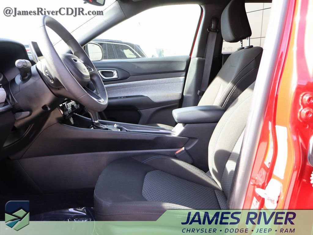 Used 2024 Jeep Compass Sport image 22