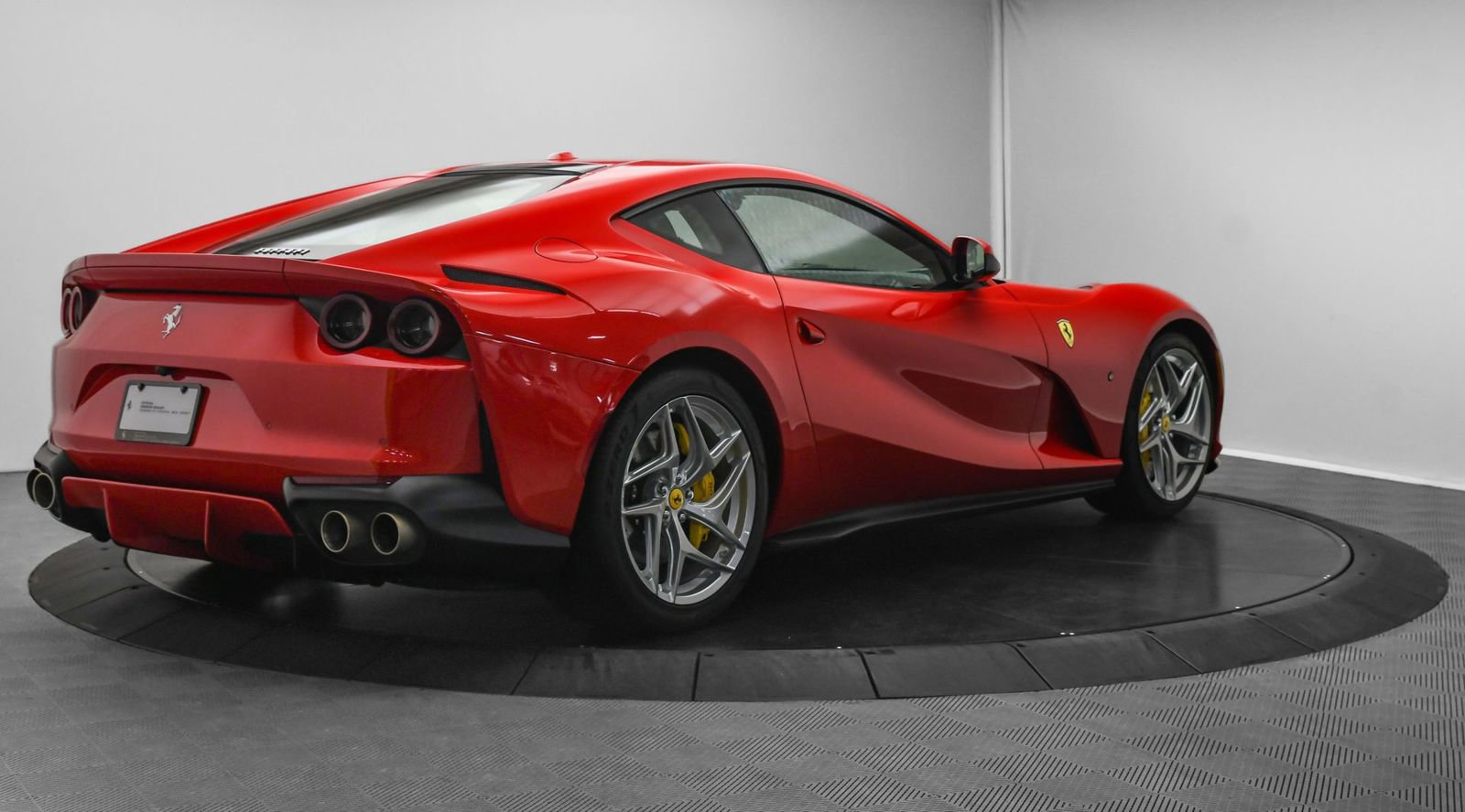 Used 2018 Ferrari 812 Superfast RWD image 10