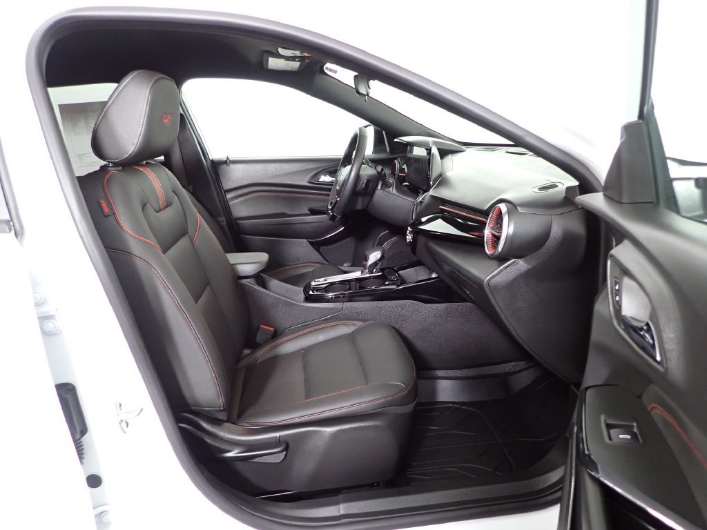 Used 2026 Chevrolet Trax RS w/ Driver Confidence Package FWD image 34
