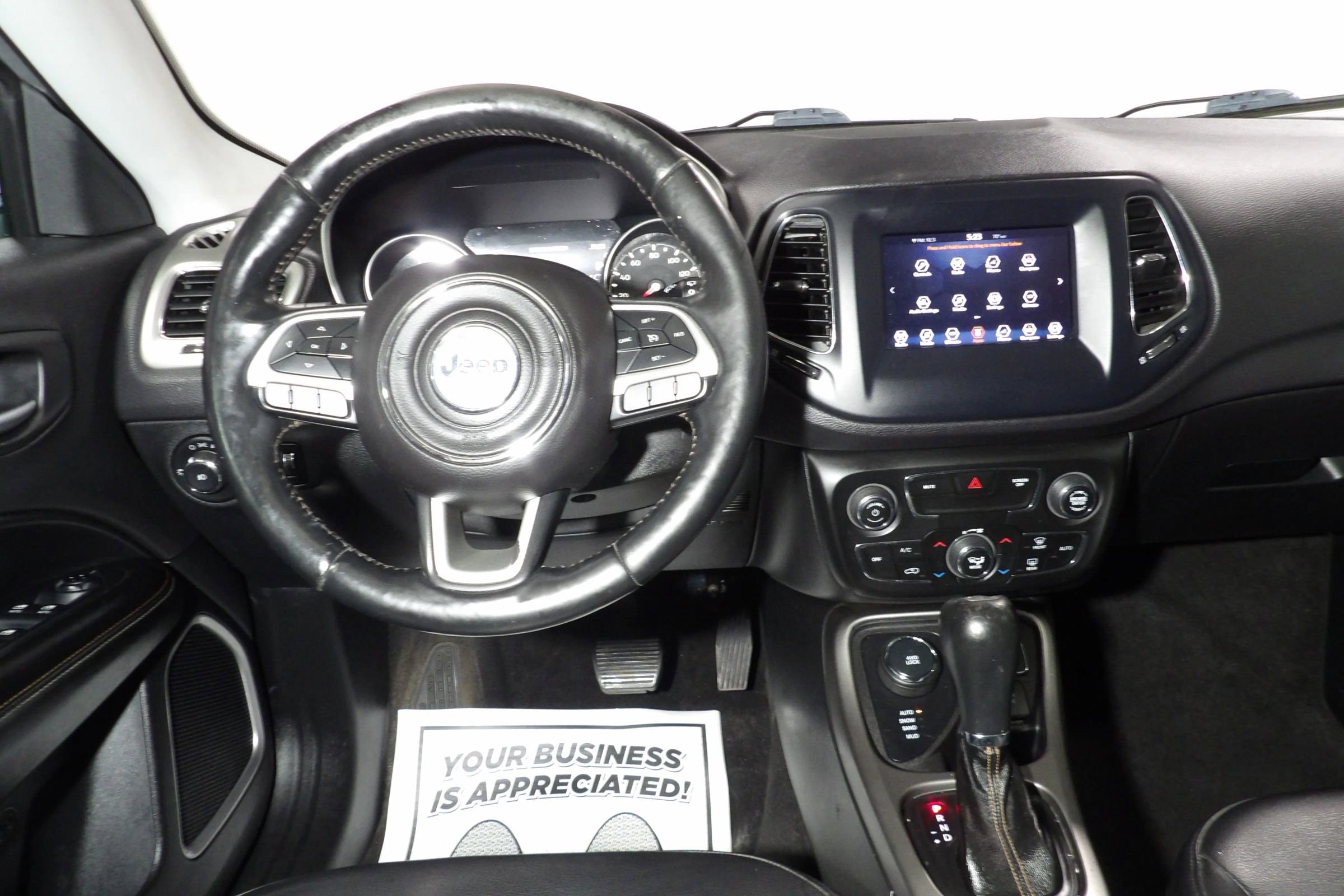 Used 2018 Jeep Compass Latitude w/ Popular Equipment Group AWD/4WD image 13
