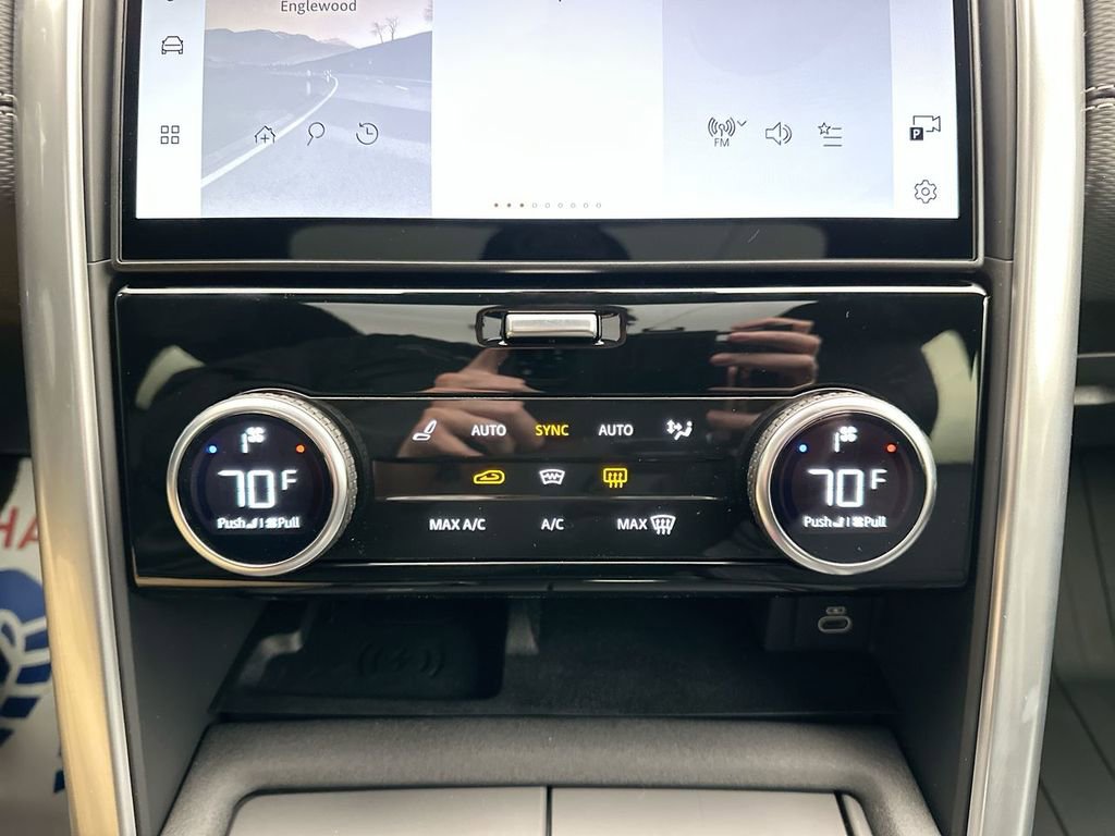 Certified 2025 Land Rover Discovery Dynamic SE AWD/4WD image 11