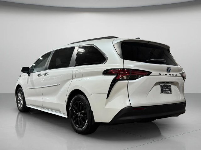 Used 2022 Toyota Sienna XLE FWD image 5