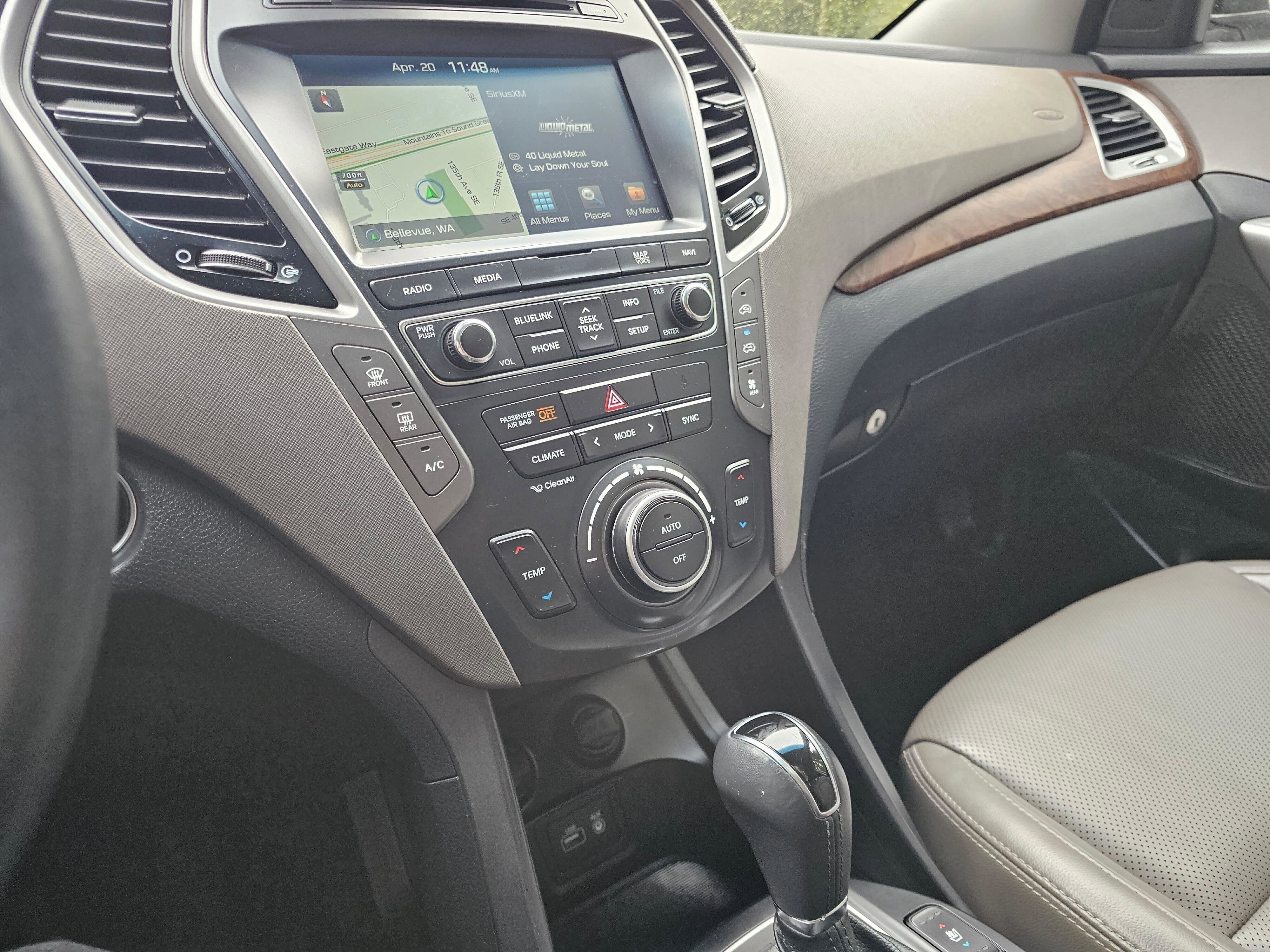 Used 2017 Hyundai Santa Fe Limited AWD/4WD image 27