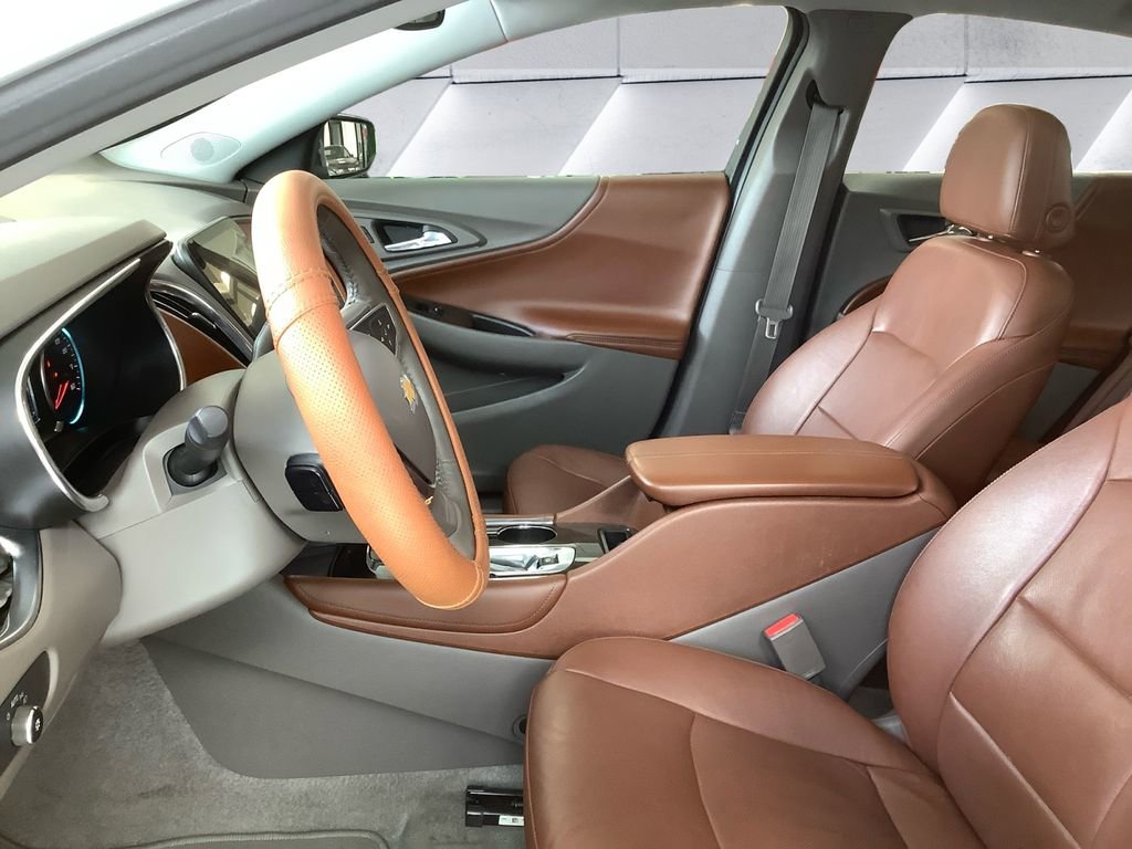 Used 2018 Chevrolet Malibu Premier w/ Premier Sun and Wheel Package FWD image 7