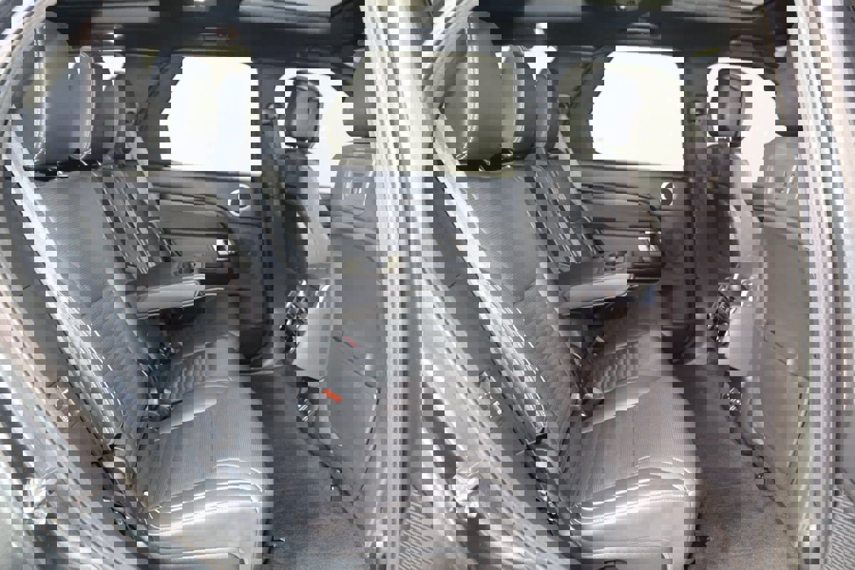 Used 2023 Land Rover Discovery Metropolitan Edition image 15