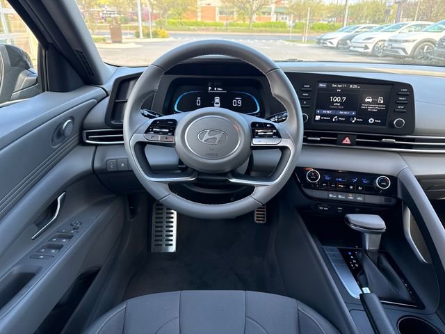Certified 2025 Hyundai Elantra Sport image 13