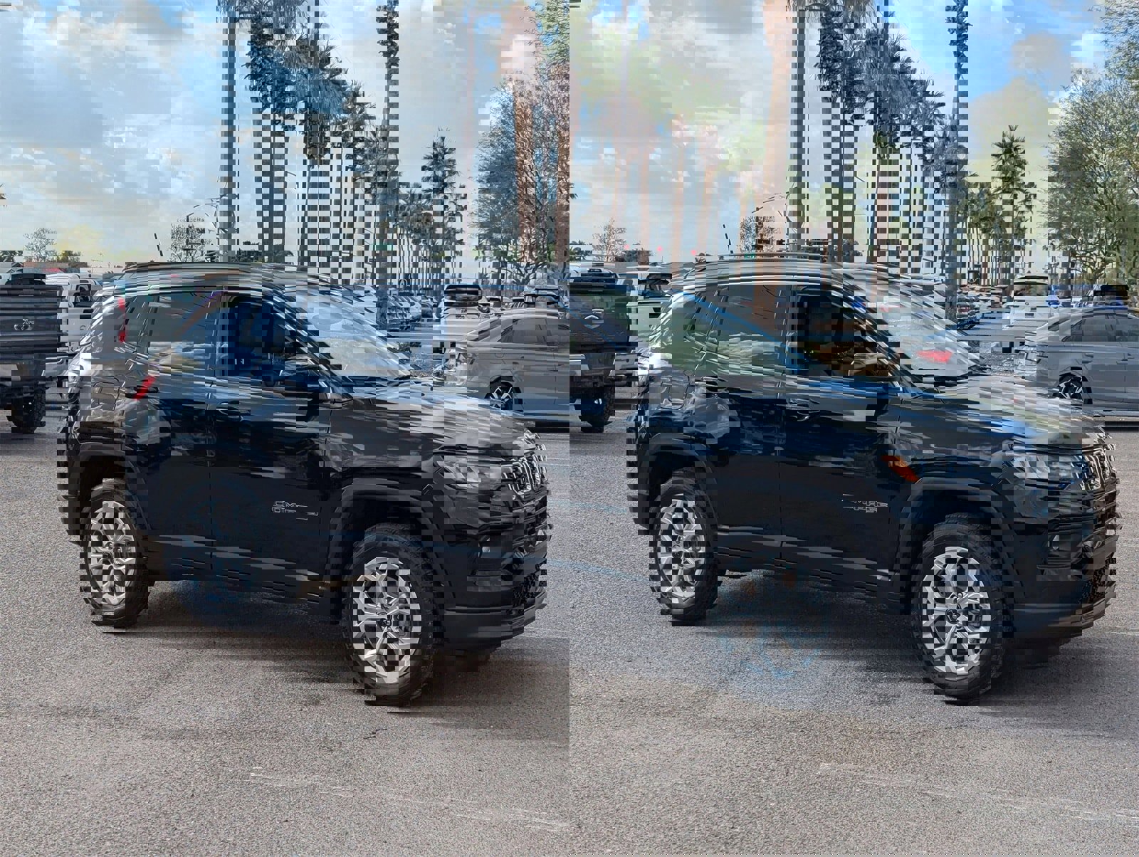 Used 2025 Jeep Compass Latitude image 29