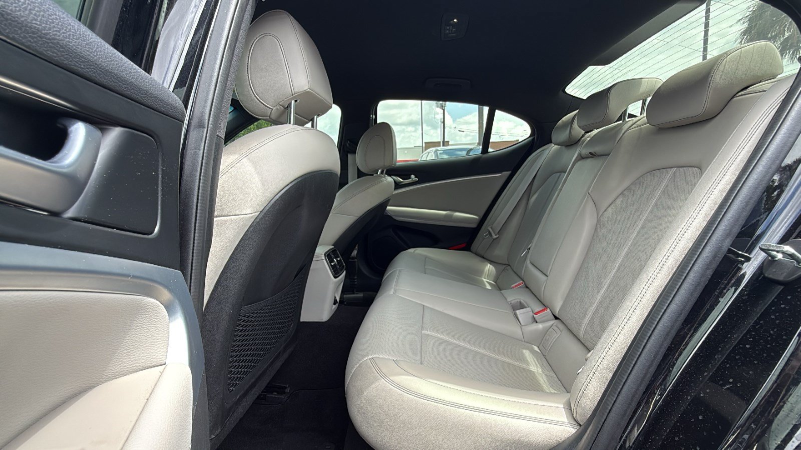 Used 2023 Genesis G70 2.0T RWD image 16