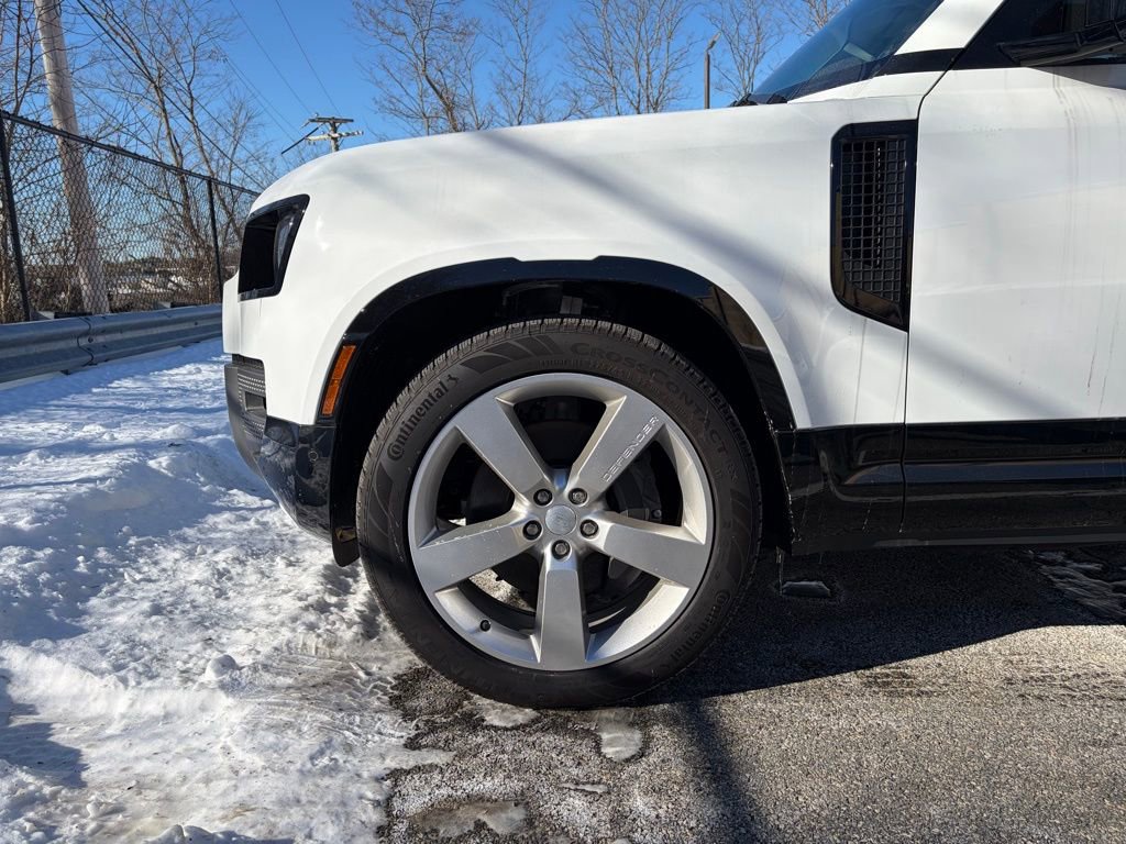 New 2025 Land Rover Defender 110 X-Dynamic SE image 9