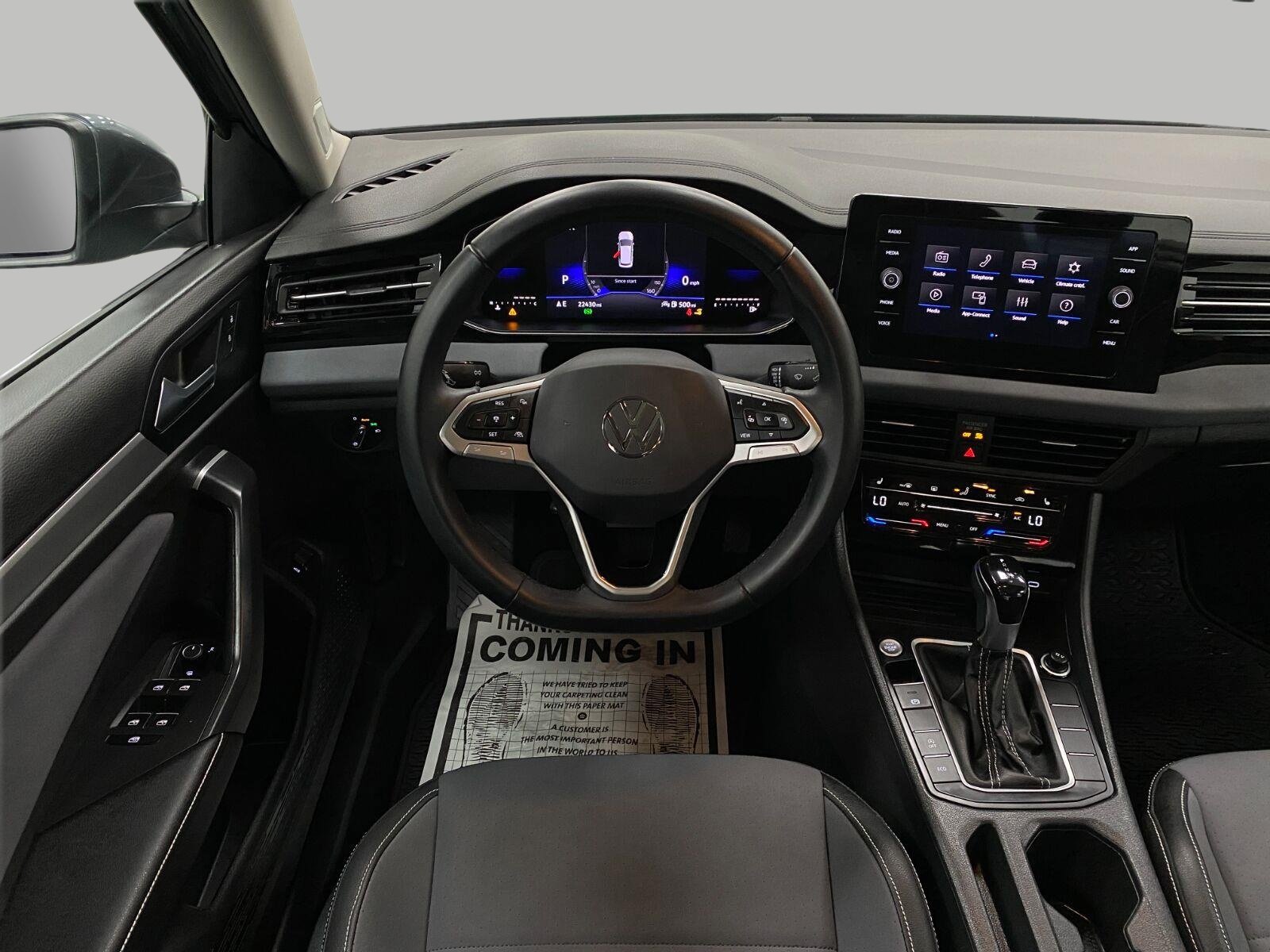 Certified 2025 Volkswagen Jetta SE FWD image 12