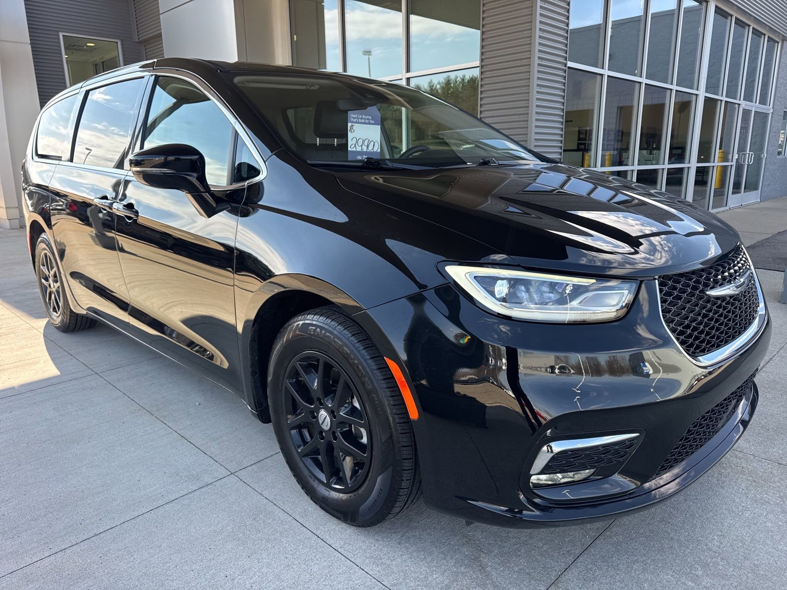 Used 2024 Chrysler Pacifica Touring-L FWD image 10