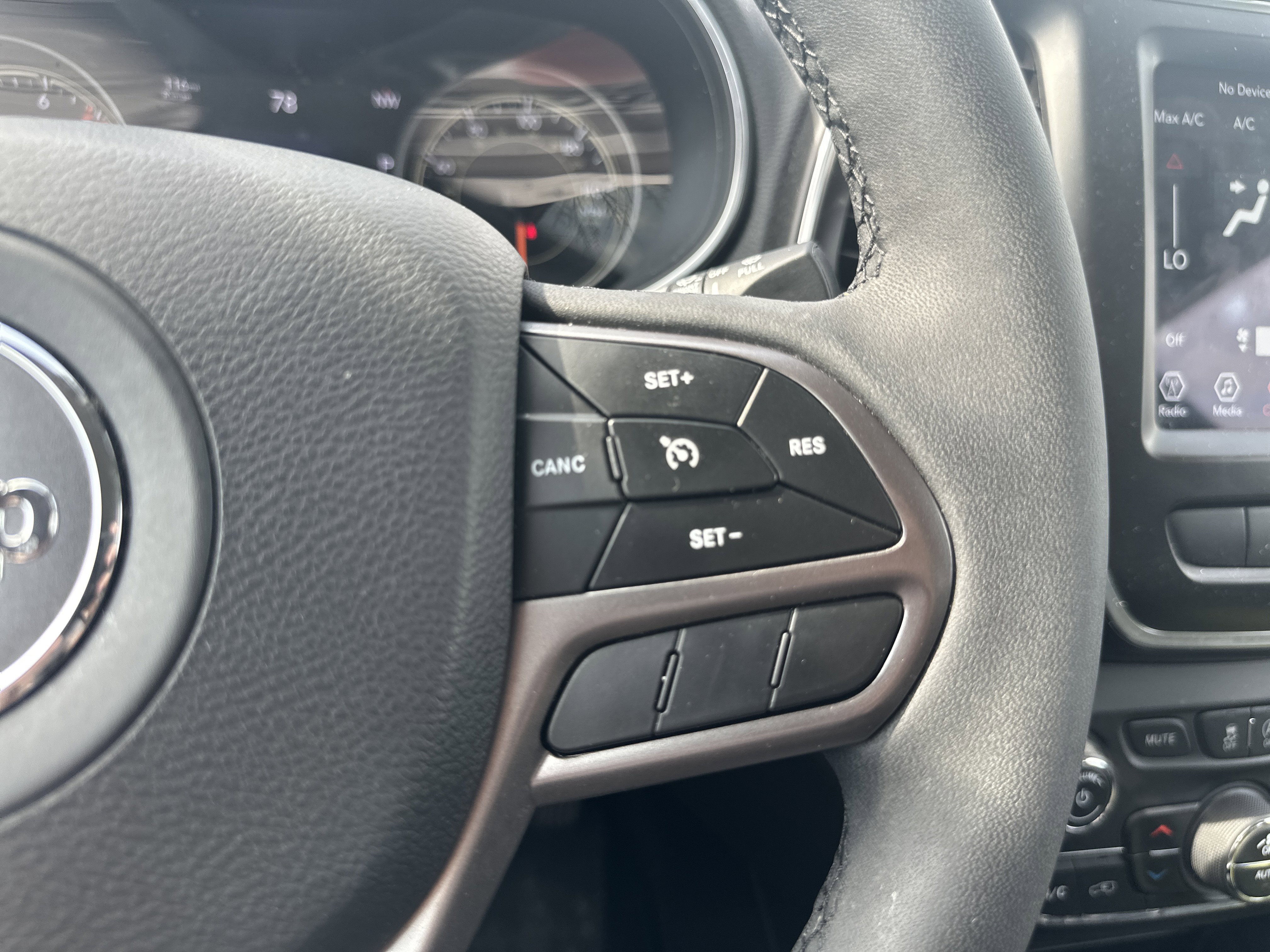 Used 2022 Jeep Cherokee Latitude Lux image 21