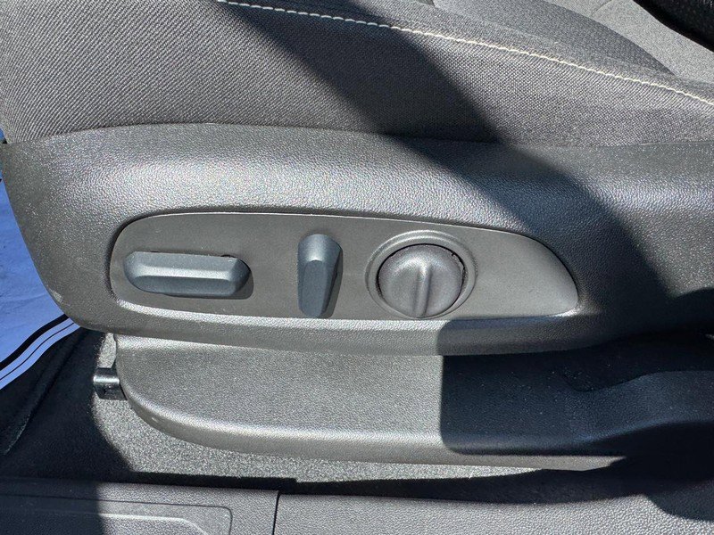 Certified 2023 GMC Acadia SLE w/ Driver Convenience Package image 17