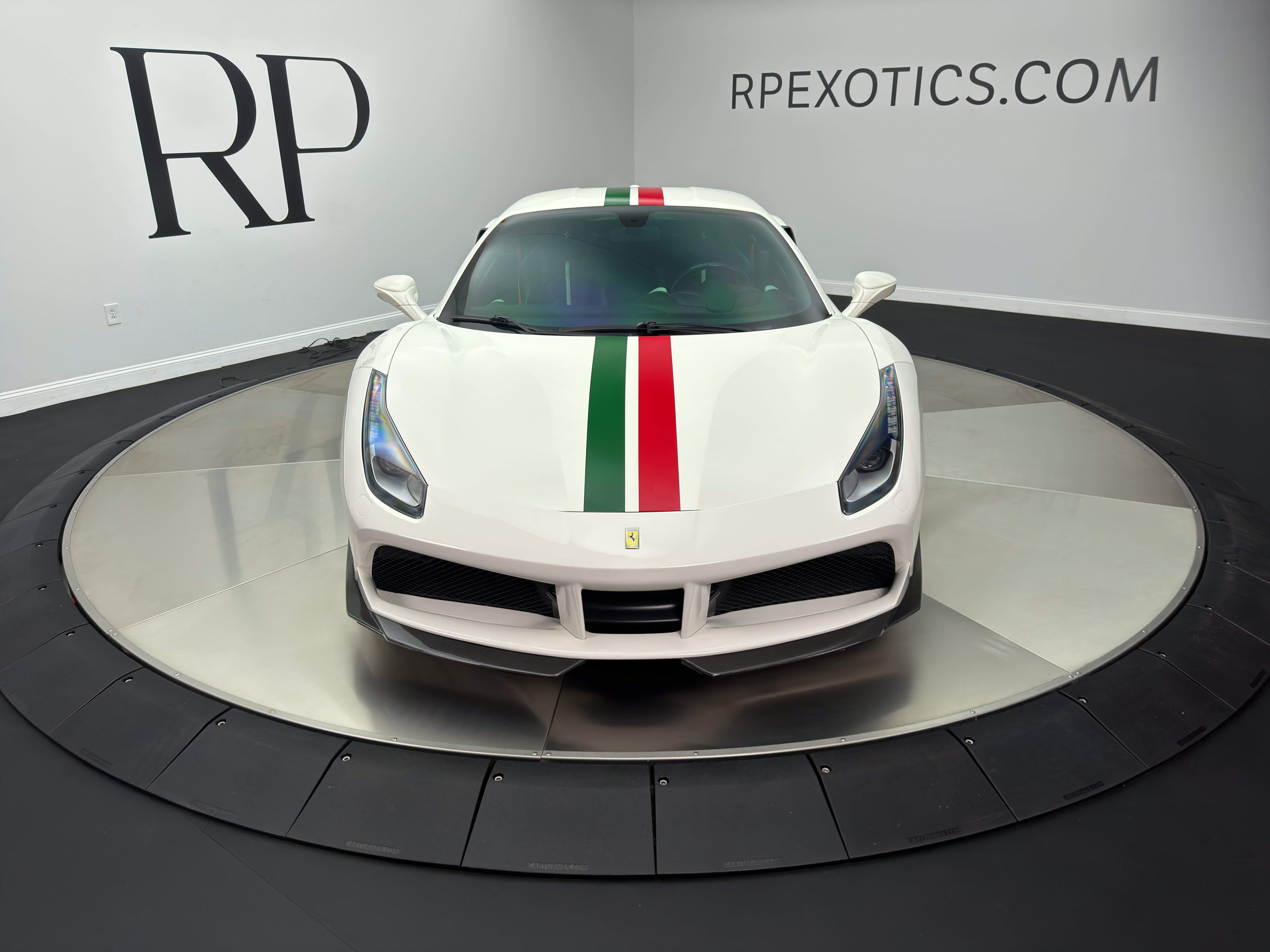 Used 2016 Ferrari 488 GTB RWD image 1
