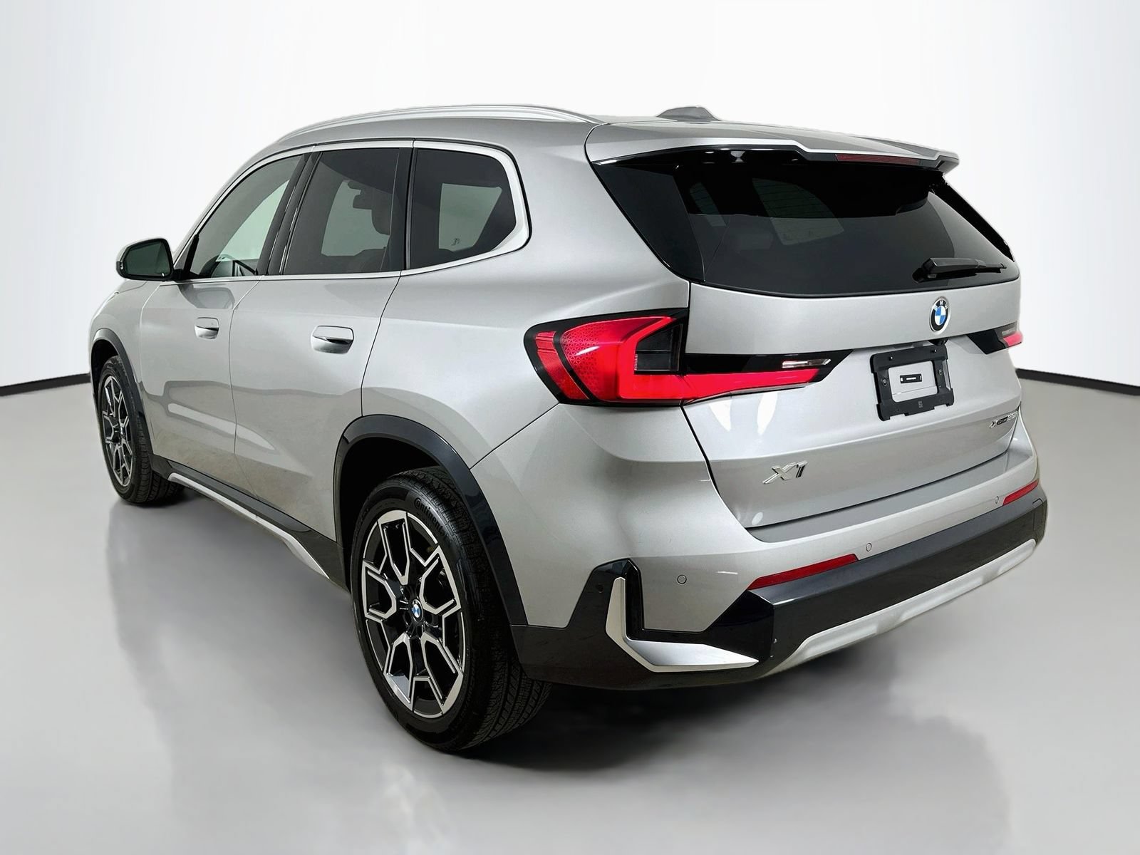 Used 2026 BMW X1 xDrive28i w/ Convenience Package AWD/4WD image 7
