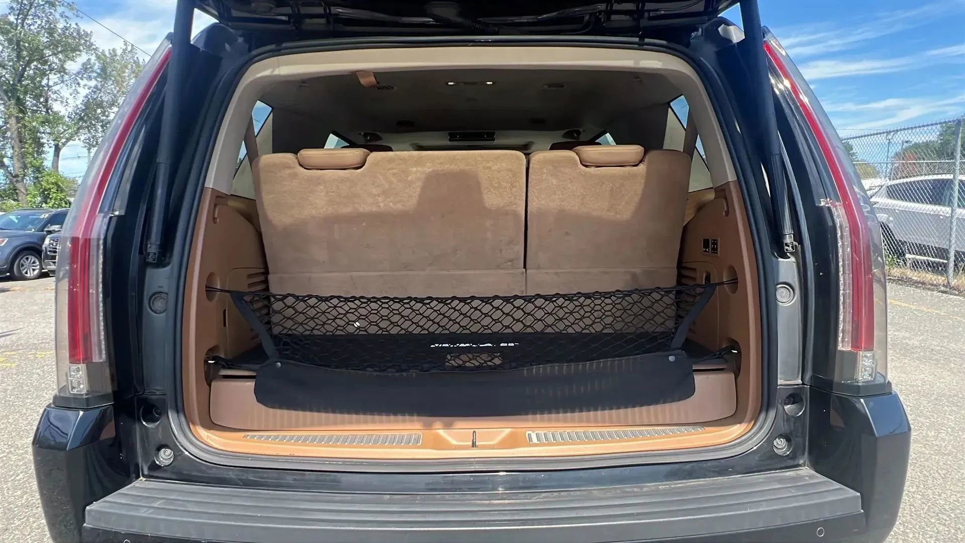 Used 2016 Cadillac Escalade Platinum image 10