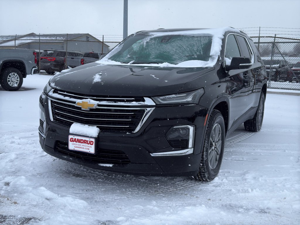 Used 2023 Chevrolet Traverse LT image 2