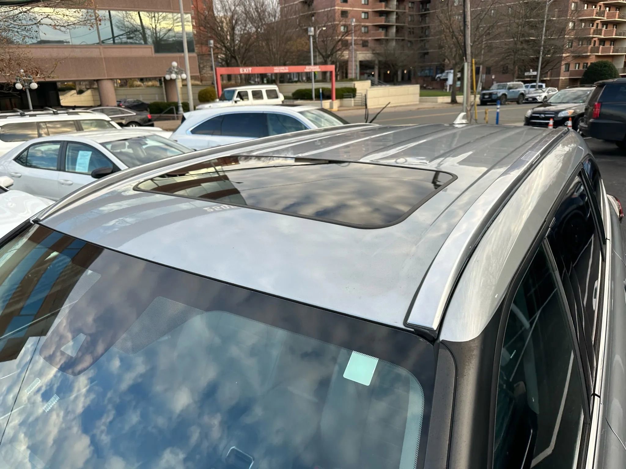 Used 2020 Toyota Highlander XLE image 23