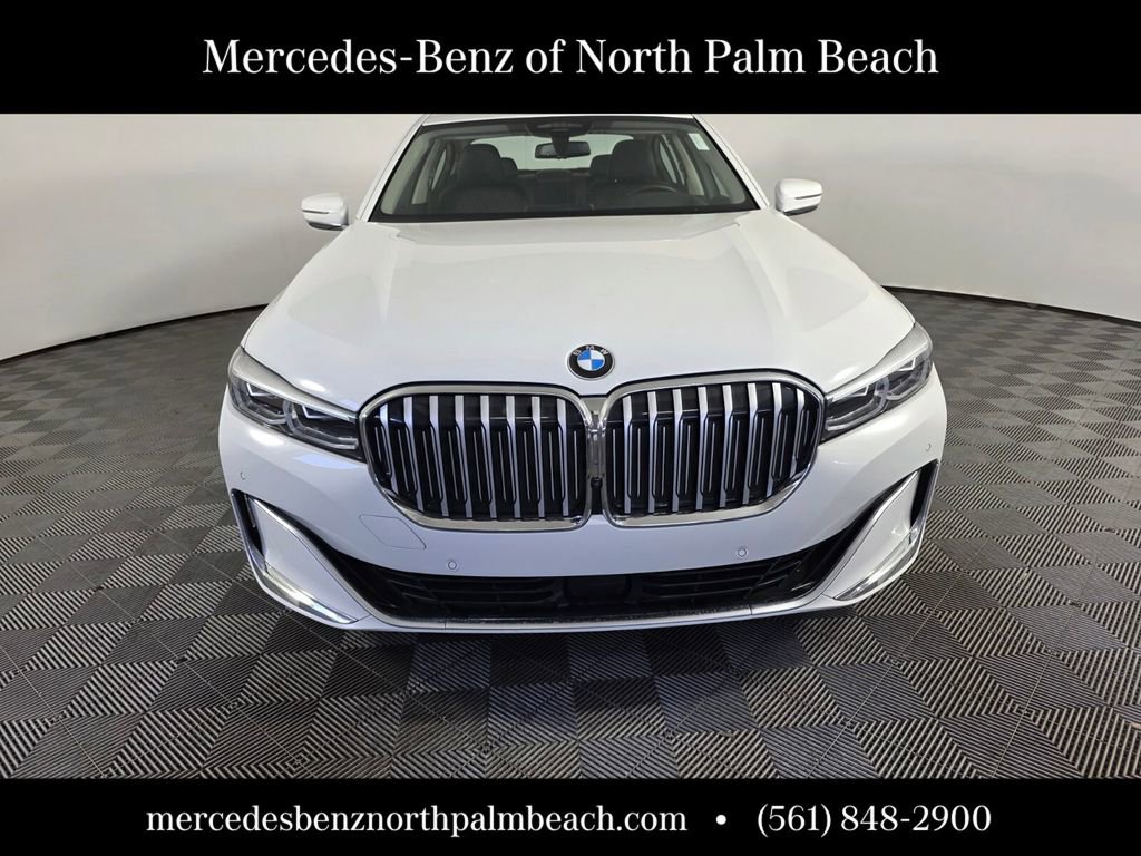 Used 2022 BMW 750i xDrive image 2