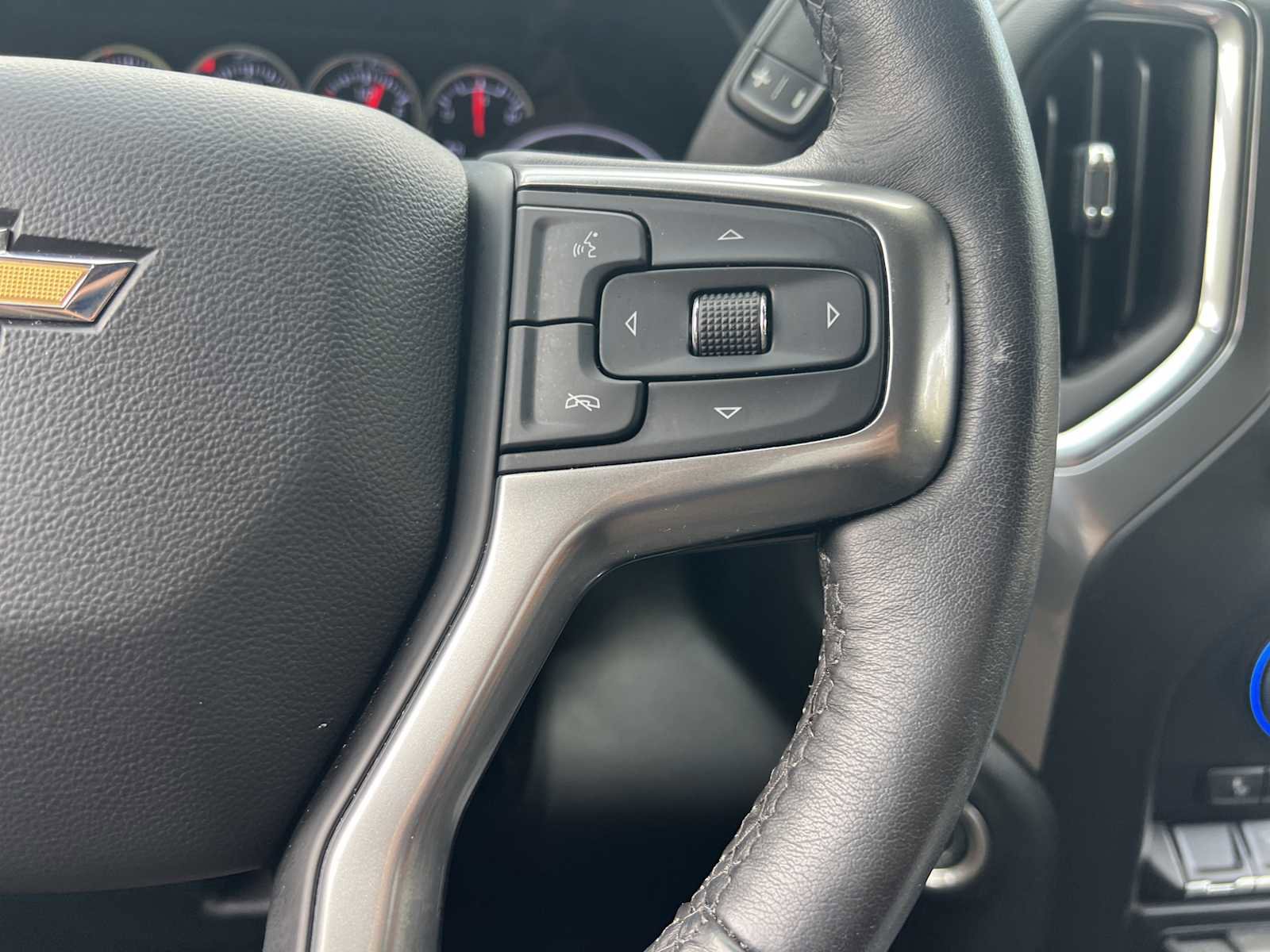 Used 2022 Chevrolet Silverado 2500 LTZ w/ LTZ Plus Package image 11