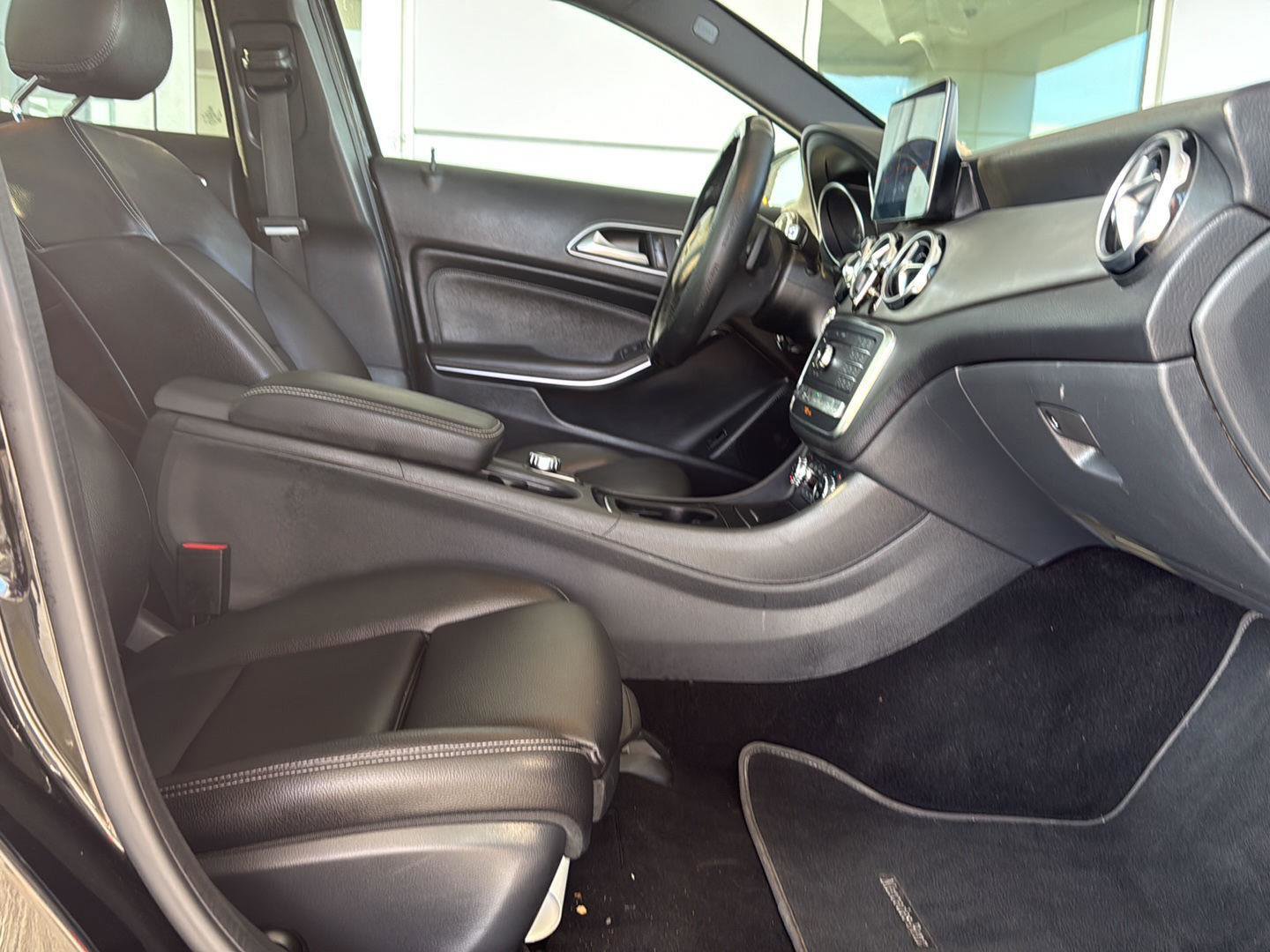 Used 2019 Mercedes-Benz GLA 250 4MATIC w/ Multimedia Package image 35