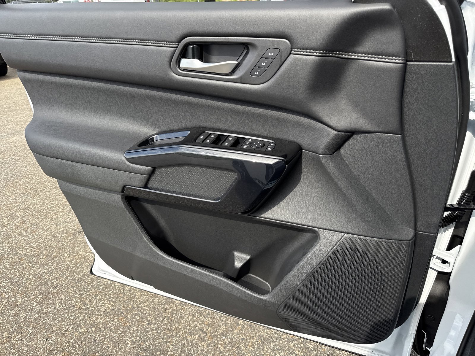 New 2026 Nissan Pathfinder Platinum FWD image 14