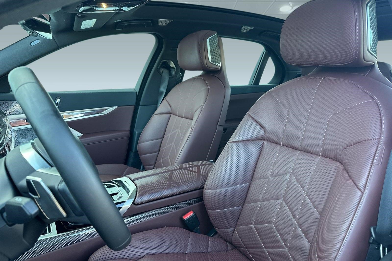 Certified 2023 BMW i7 xDrive60 AWD/4WD image 5