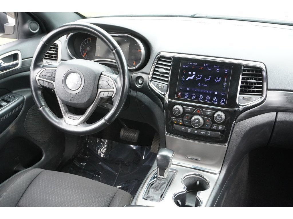 Used 2020 Jeep Grand Cherokee Laredo w/ Security & Convenience Group AWD/4WD image 25