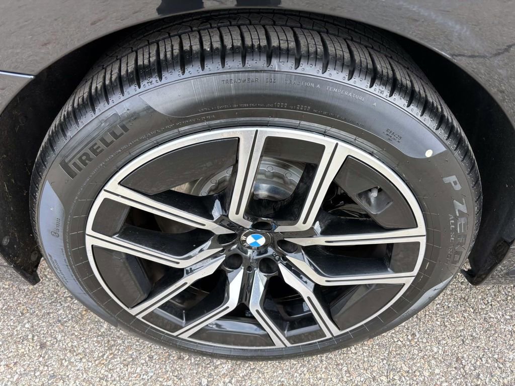 Used 2024 BMW 760i xDrive w/ Executive Package image 10