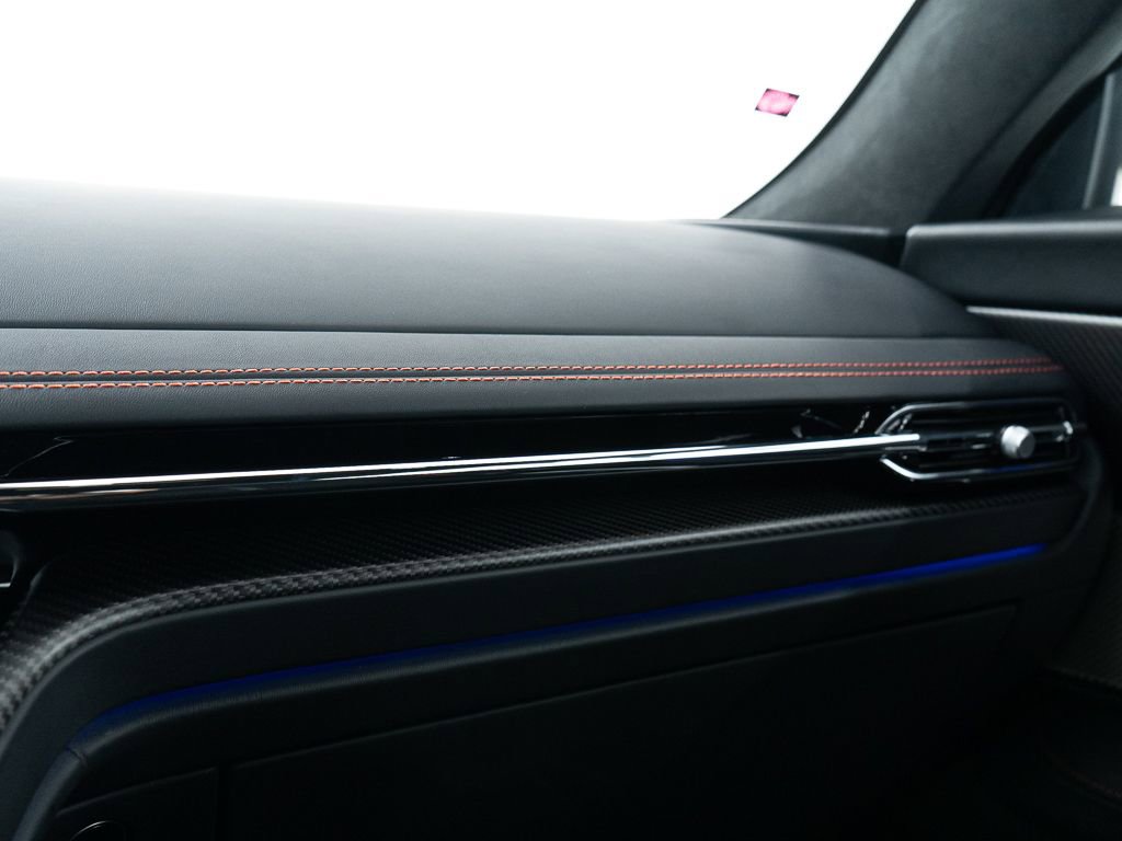 Used 2025 Aston Martin DB12 Coupe image 33