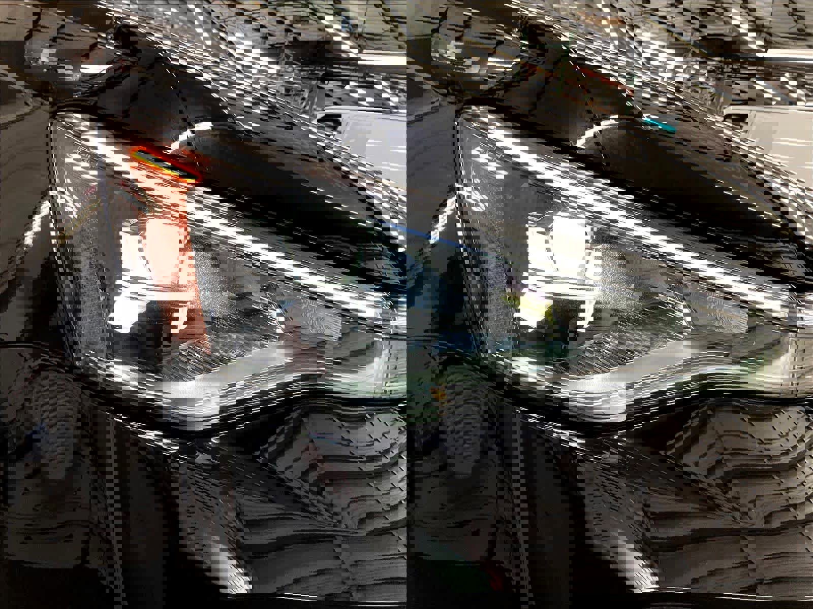 Used 2025 Volkswagen Taos SEL image 31