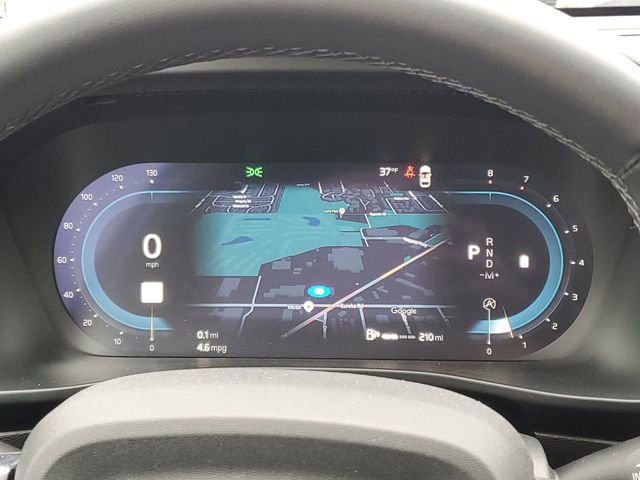 Used 2025 Volvo XC40 B5 Core image 12