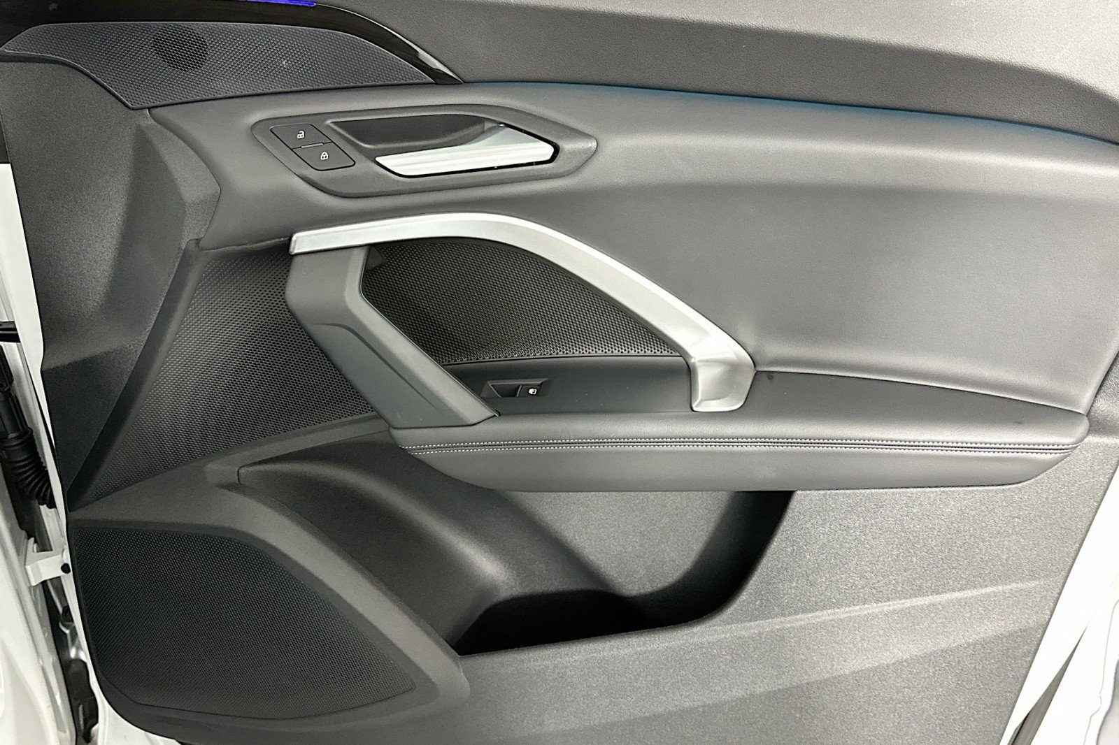 Used 2025 Audi Q5 Premium w/ Convenience Package image 23