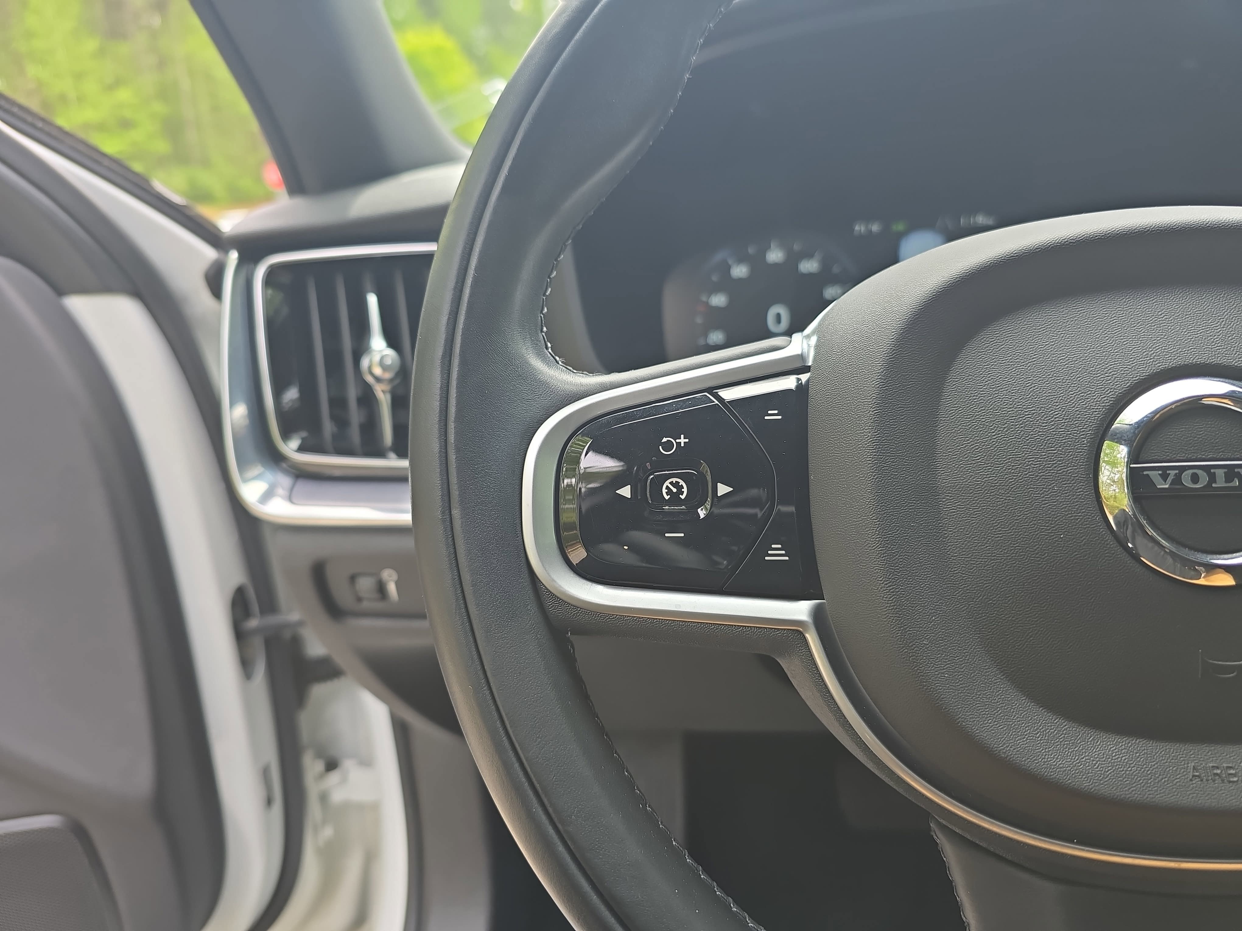 Used 2020 Volvo V60 T5 Cross Country w/ Protection Package Premier image 16